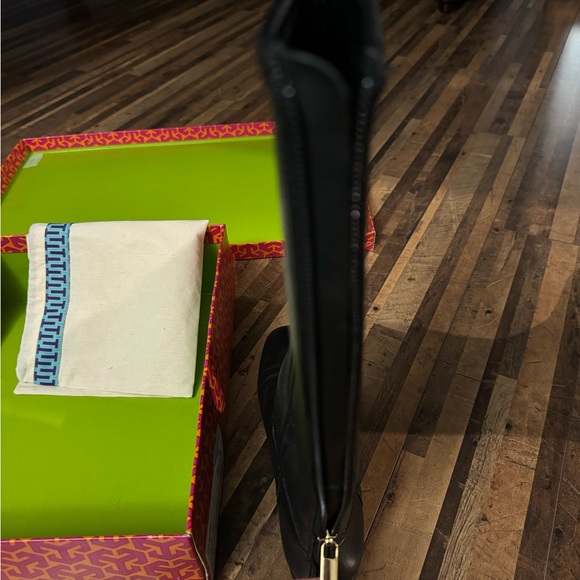 Tory Burch Leather boot with shiny gold hardware.  Size 8 *** worn 3x - Picture 5 of 10